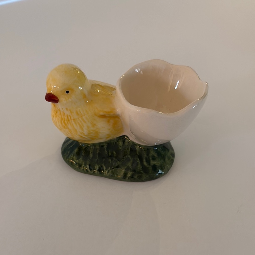 Charming Bordallo Pinheiro Yellow Chick Egg Holder